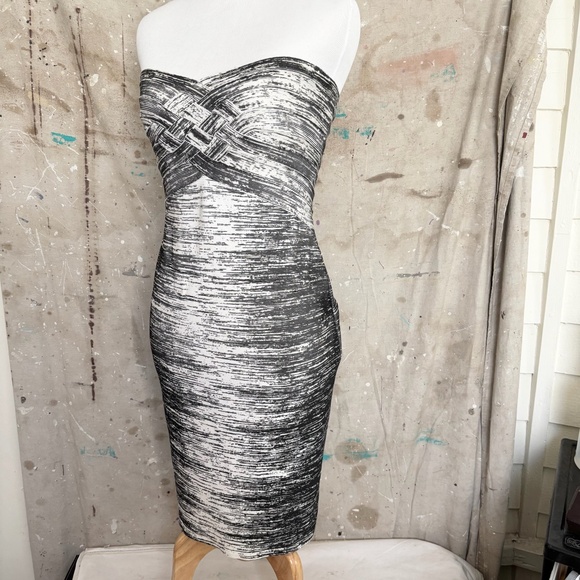 Herve Leger Black & White Print Strapless Bandage Dress - Picture 2 of 7